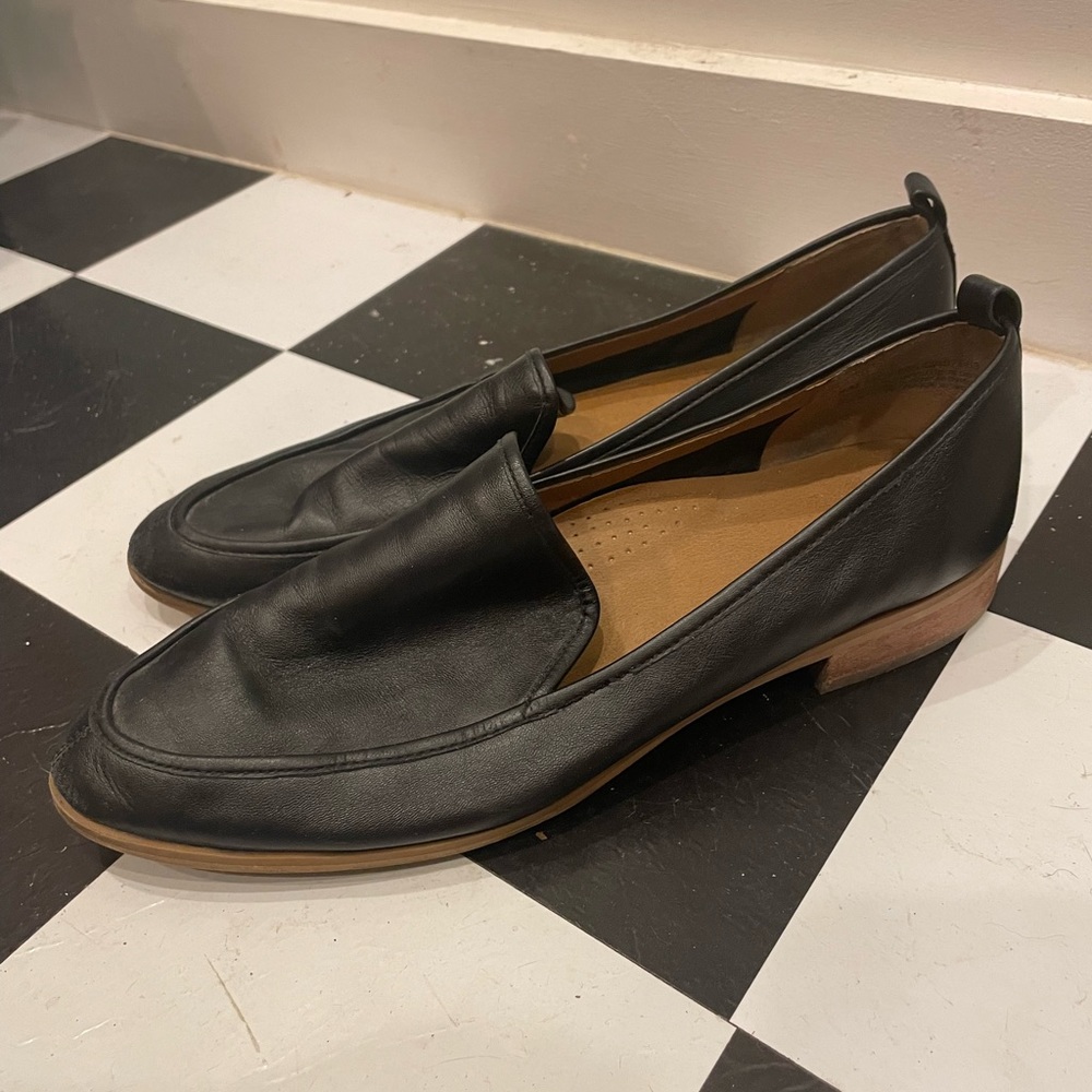 Susina black flats. Simple black shoes perfect for work or as a basic staple.